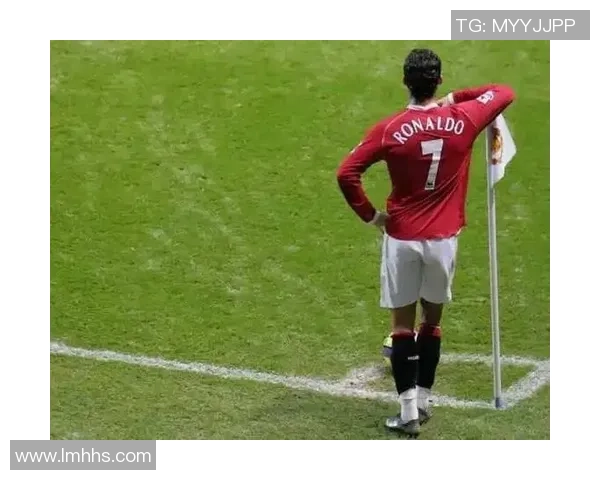 足球明星精彩瞬间踢角球的动感图片展示与分析 足球明星精彩瞬间踢角球的动感图片展示与分析