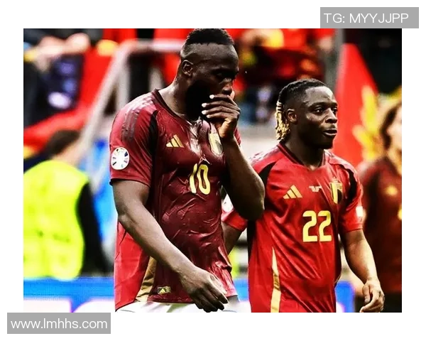 足球明星们的霸气合照高清瞬间展现球场风采与团队精神 足球明星们的霸气合照高清瞬间展现球场风采与团队精神