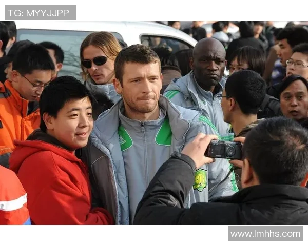 再次联手足球明星打造全新赛事盛典引发全球关注与热议